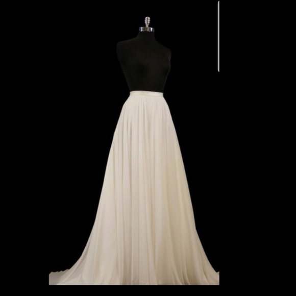 Wedding dress - Picture 2 of 2